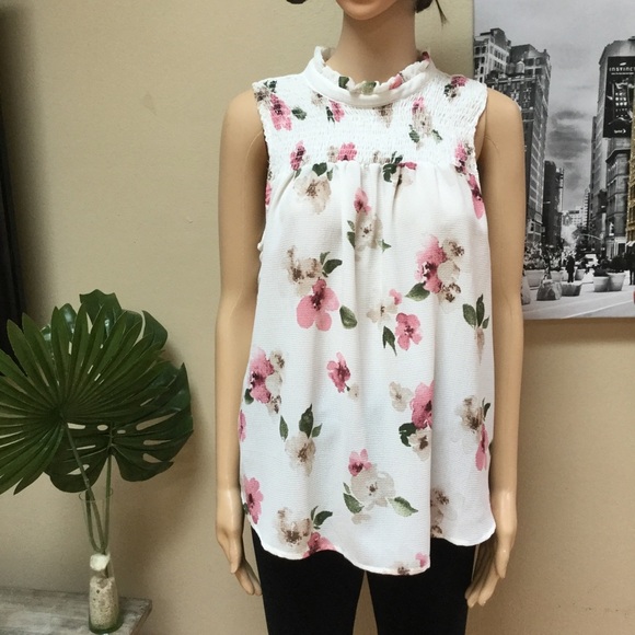 Floral Raffle Neck Short Sleeve Top NWOT - Picture 1 of 4